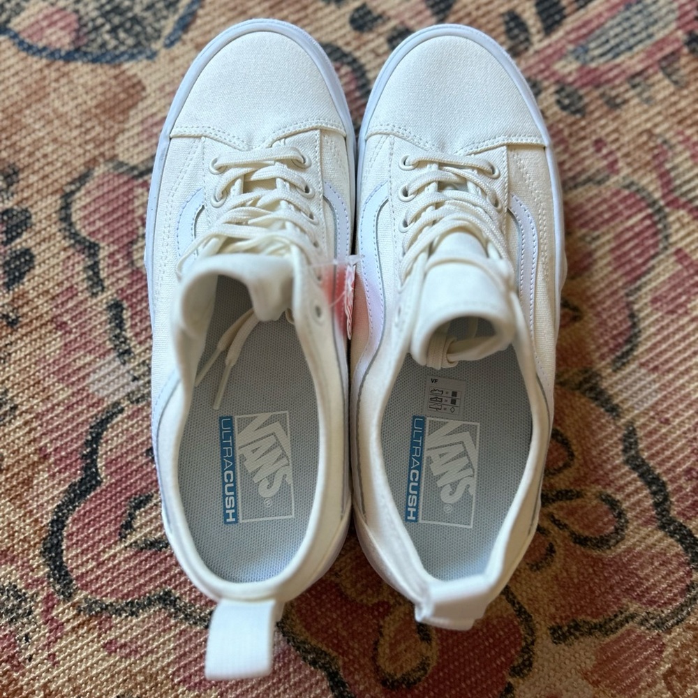 BRAND NEW Vans - size 10 - Picture 3 of 5